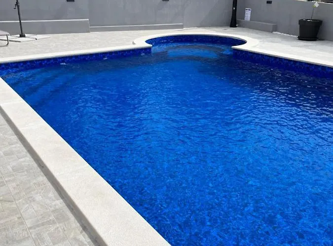 Helamoni, New 5 Star 2 Person With Pool Apartament