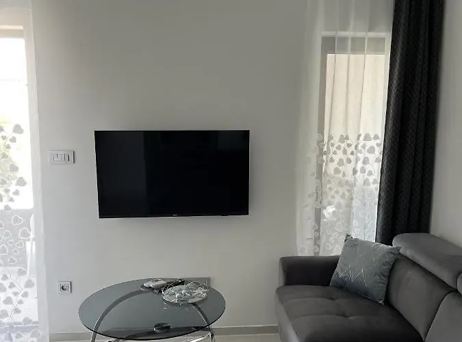 Helamoni, New 5 Star 2 Person With Pool مالينسكا