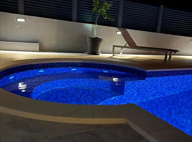 Helamoni, New 5 Star 2 Person With Pool شقة *