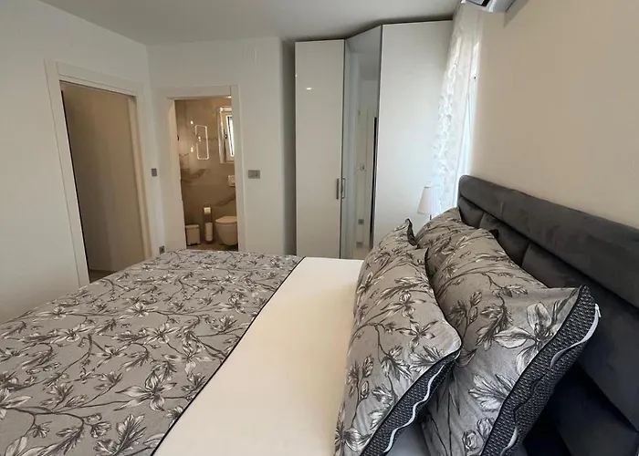 Helamoni, New 5 Star 2 Person With Pool Apartament *
