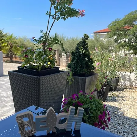 Helamoni, New 5 Star 2 Person With Pool شقة *