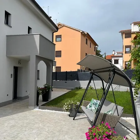Helamoni, New 5 Star 2 Person With Pool * Malinska
