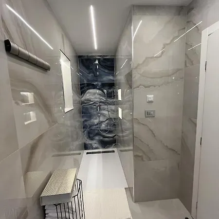 Helamoni, New 5 Star 2 Person With Pool مالينسكا