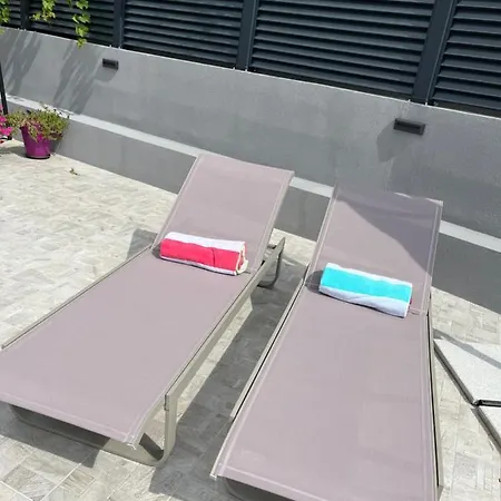 Helamoni, New 5 Star 2 Person With Pool