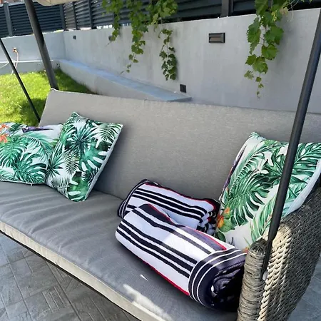 Helamoni, New 5 Star 2 Person With Pool