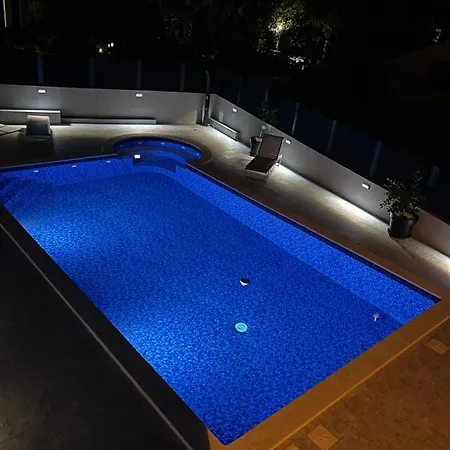 Helamoni, New 5 Star 2 Person With Pool