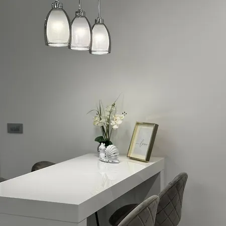 Helamoni, New 5 Star 2 Person With Pool شقة مالينسكا