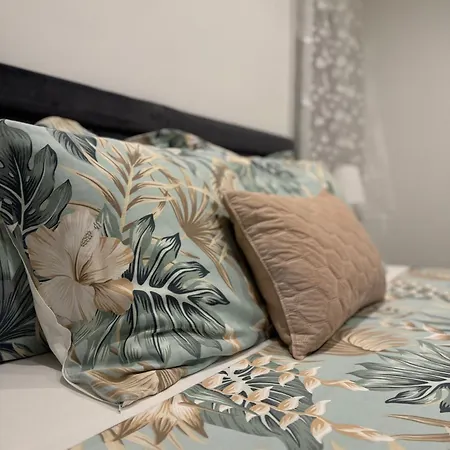 Helamoni, New 5 Star 2 Person With Pool شقة *