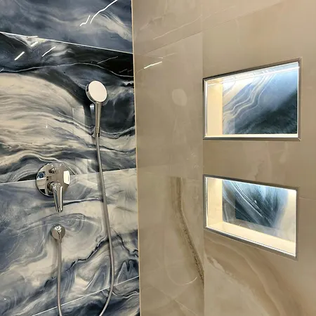 Helamoni, New 5 Star 2 Person With Pool