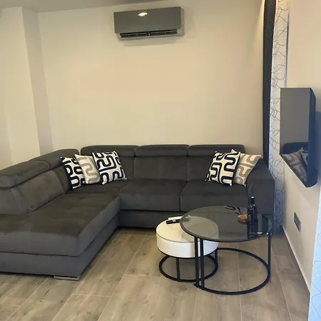 Helamoni, New 5 Star 2 Person With Pool مالينسكا