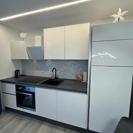 Helamoni, New 5 Star 2 Person With Pool Apartman