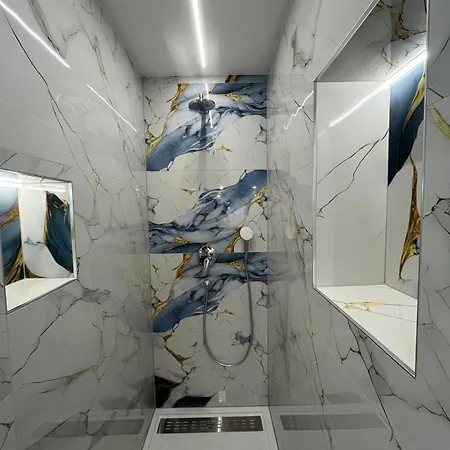 Helamoni, New 5 Star 2 Person With Pool Apartman
