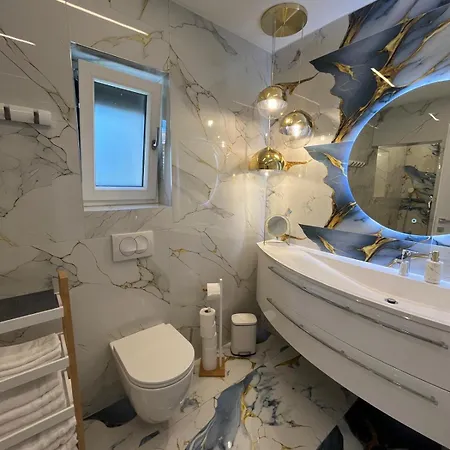 Helamoni, New 5 Star 2 Person With Pool *