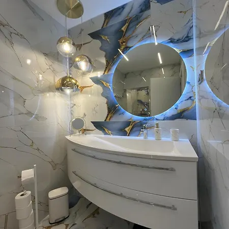 Helamoni, New 5 Star 2 Person With Pool