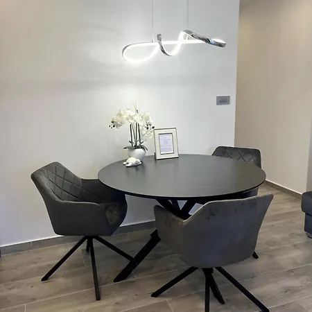 Helamoni, New 5 Star 2 Person With Pool Apartman *