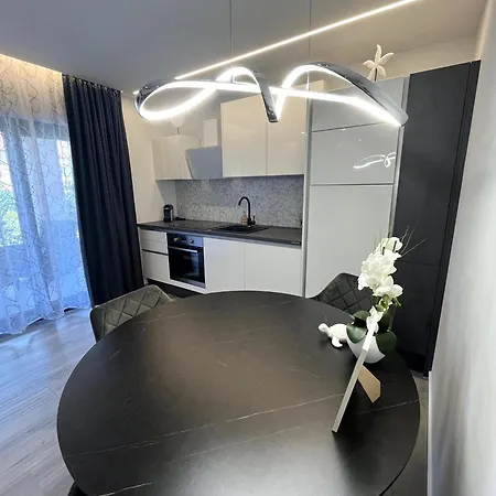 Helamoni, New 5 Star 2 Person With Pool