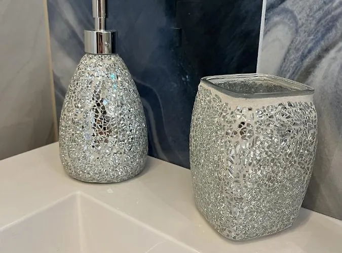 Apartamento Helamoni, New 5 Star 2 Person With Pool Malinska