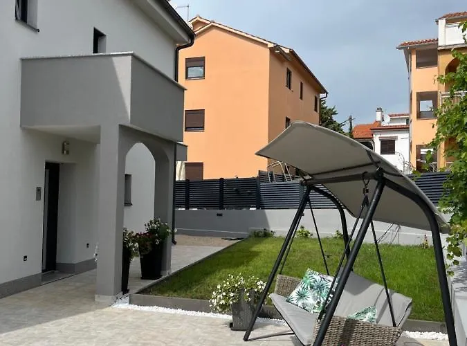 Helamoni, New 5 Star 2 Person With Pool * Malinska