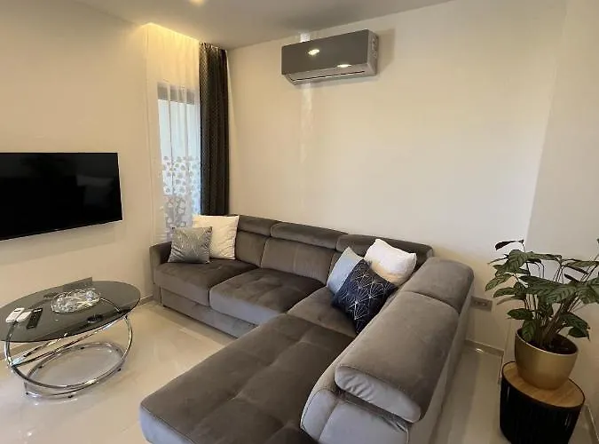 Helamoni, New 5 Star 2 Person With Pool * Malinska