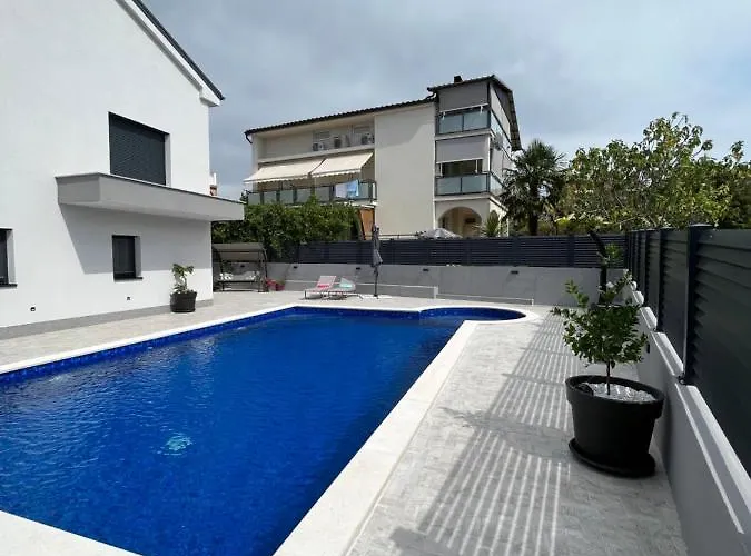 Helamoni, New 5 Star 2 Person With Pool Malinska