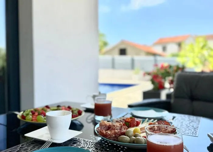 Apartamento Helamoni, New 5 Star 2 Person With Pool Malinska