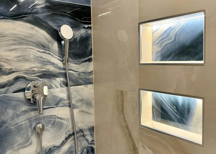 Helamoni, New 5 Star 2 Person With Pool