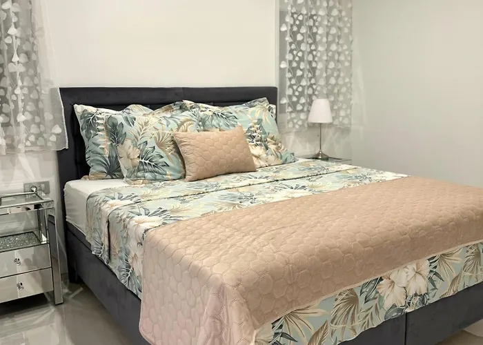 Helamoni, New 5 Star 2 Person With Pool * Malinska