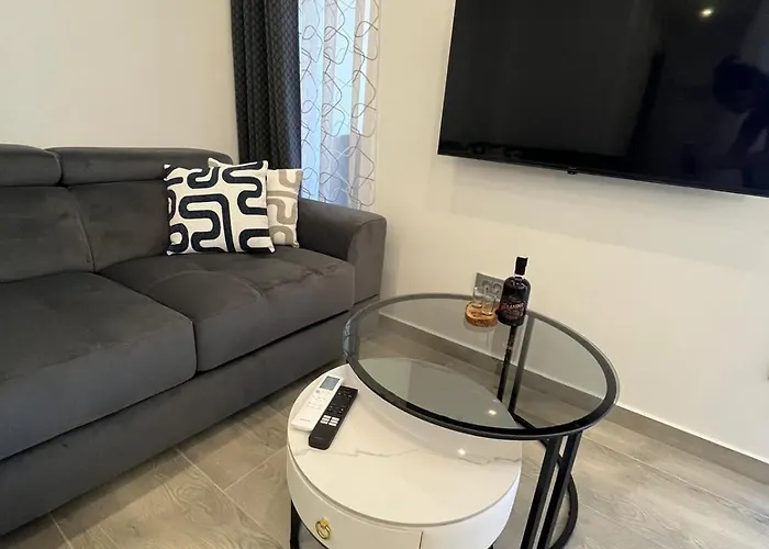 Apartamento Helamoni, New 5 Star 2 Person With Pool Malinska