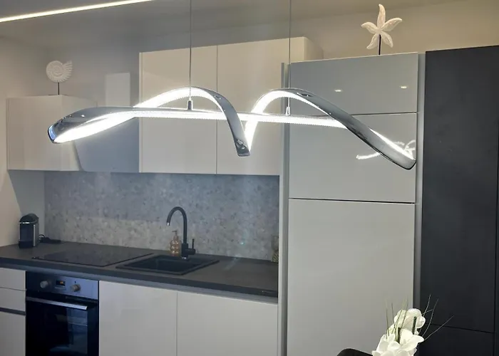 Helamoni, New 5 Star 2 Person With Pool *