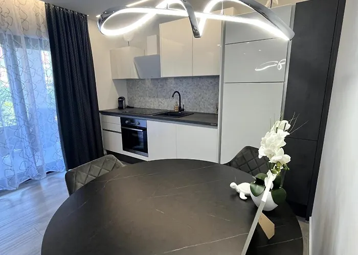 Helamoni, New 5 Star 2 Person With Pool